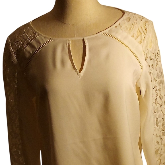 Express- Cream Colored Top, Lace Shoulders, Arms & Trim. 3/4 Sleeves, Size M - Picture 7 of 14